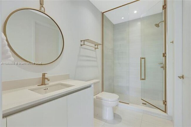 Building Photo - 2655 S Bayshore Dr