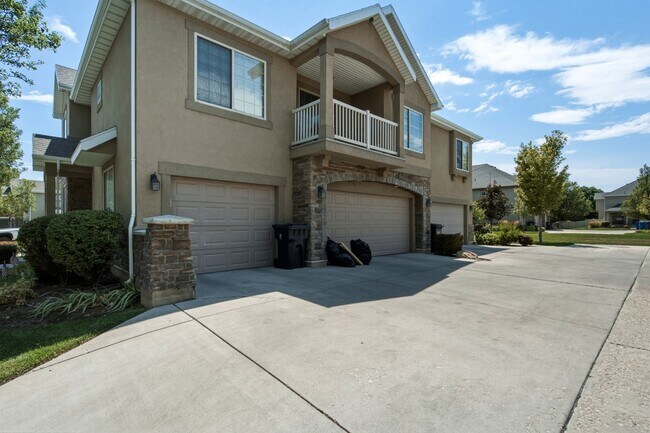 Building Photo - Beautiful Townhome in American Fork!