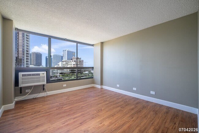 Building Photo - Available now!  2br/2ba/1pkg Condo in Royal Capitol Plaza in Kakaako