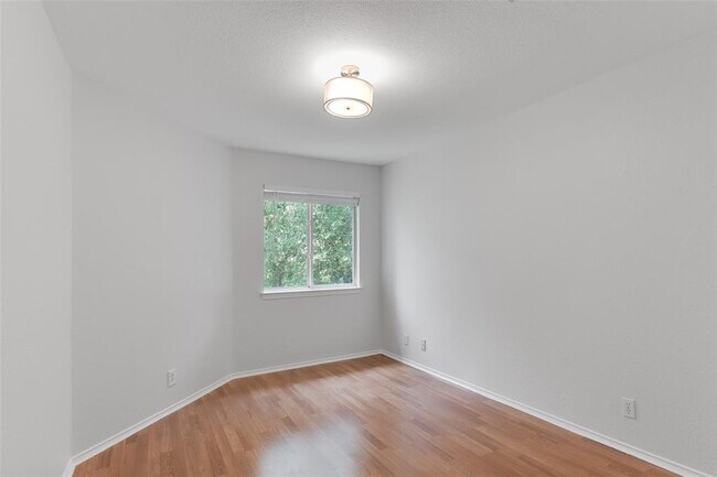 Building Photo - 16816 Dorman Dr