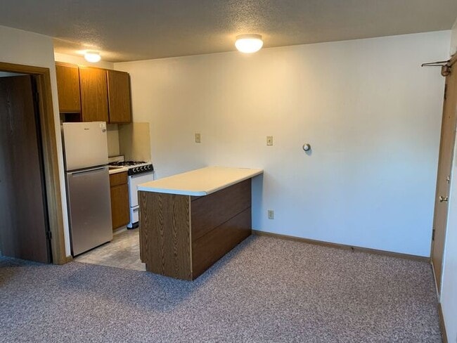Building Photo - $995 | 1 Bedroom, 1 Bathroom Apartment | Cat Friendly* | Available for August 1st, 2026 Move In!