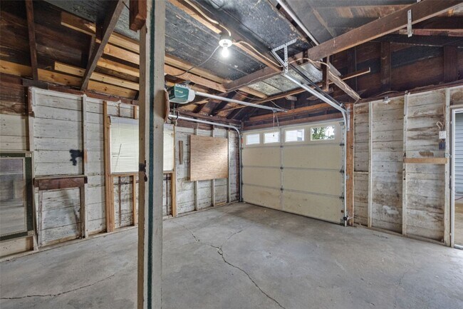 Building Photo - 417 Chamberlin Dr