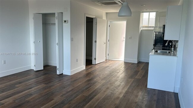 Building Photo - 141 NW 16th Ave