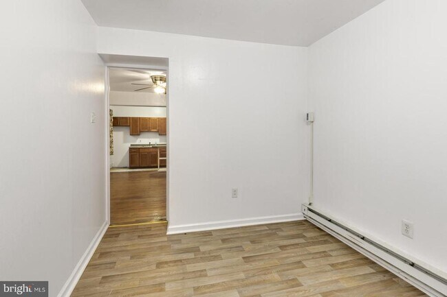 Building Photo - 600 E Girard Ave