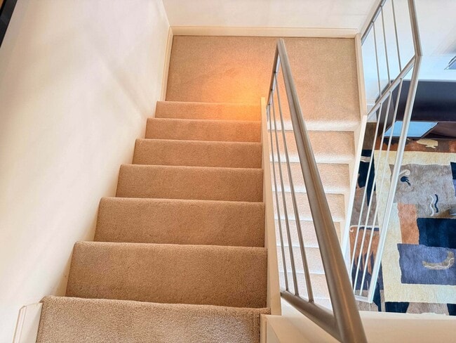 Building Photo - 1005 Russell Dr