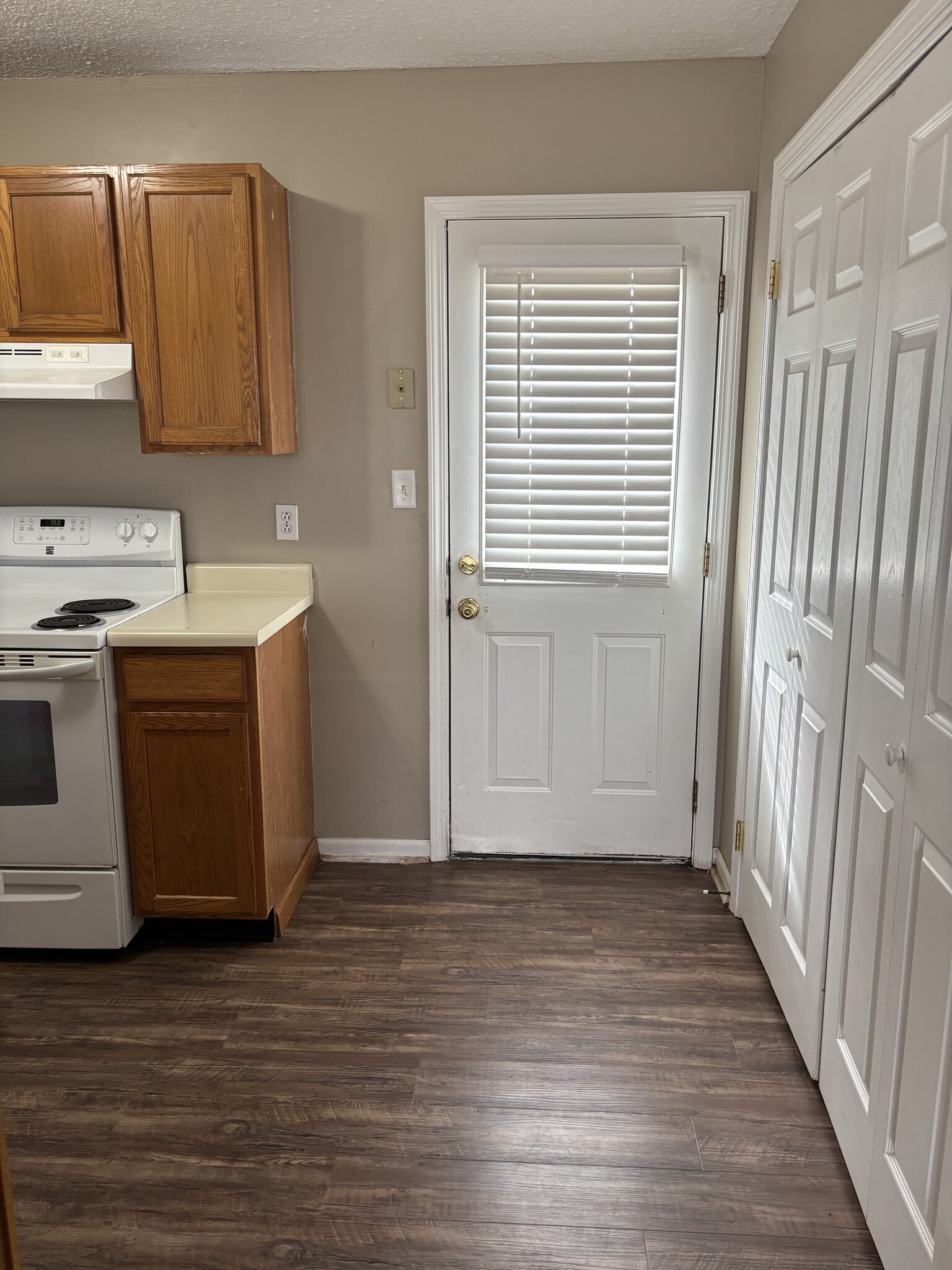 Building Photo - 5357 Ponderosa St.