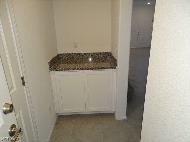 Building Photo - 10589 Sariah Skye Ave
