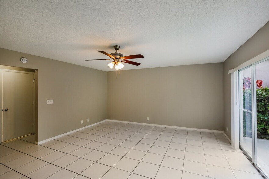 Building Photo - 8341 NW 57th Dr