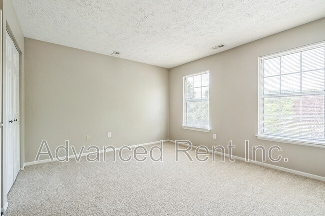 Building Photo - 15 Beagle Run