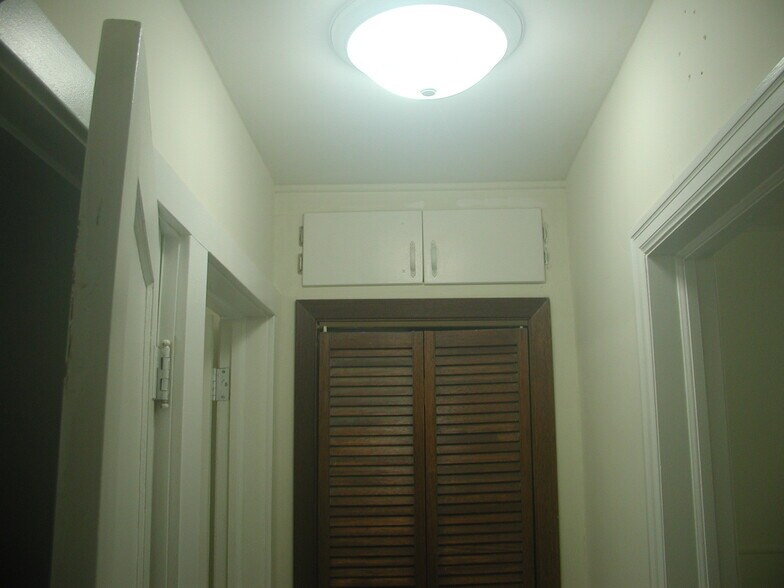 Building Photo - 241 E Ronning Ave