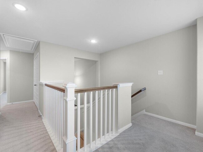 Building Photo - 5704 Evanston Ln