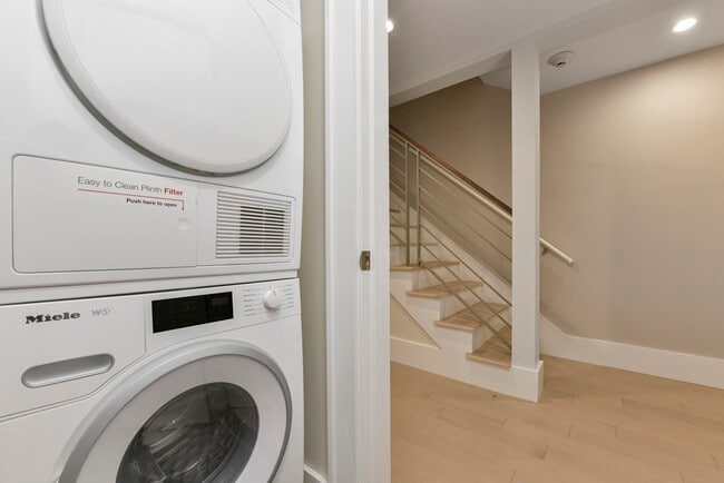 Building Photo - 55 Clarendon St