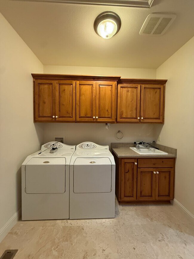 Building Photo - Beautiful Orcutt Custom Home in Solomon Estates on Approx One Acre