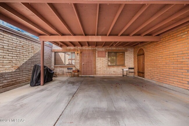 Building Photo - Charming 2 Bedroom Townhome with Private 2...