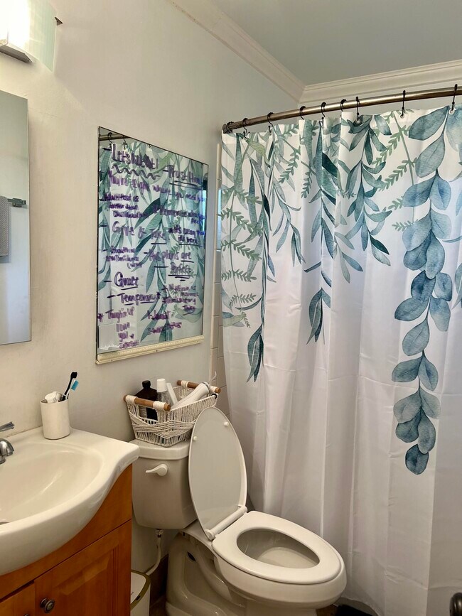 Building Photo - 4075 Palm Forest Dr N