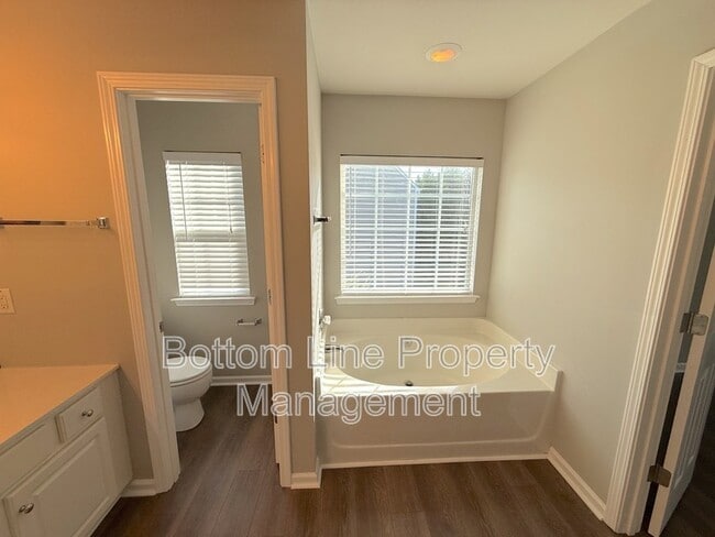 Building Photo - 10016 Heatherly Ct