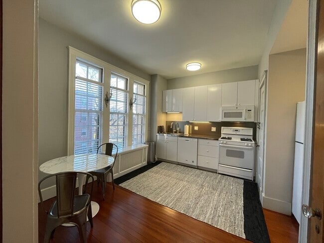 Building Photo - 1514 Beacon St