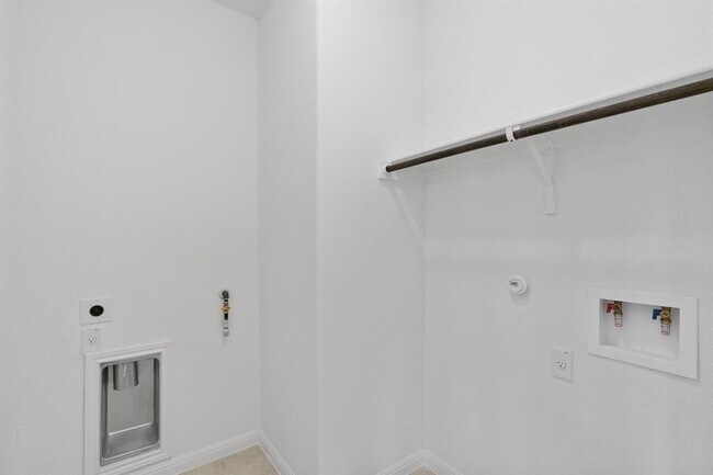 Building Photo - 405 Staunton Dr