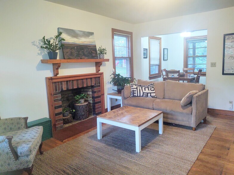 Building Photo - 818 Valley View Cir