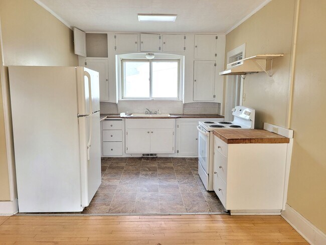 Building Photo - 3 Bed 1 Bath Single Family Home in Birnamwood