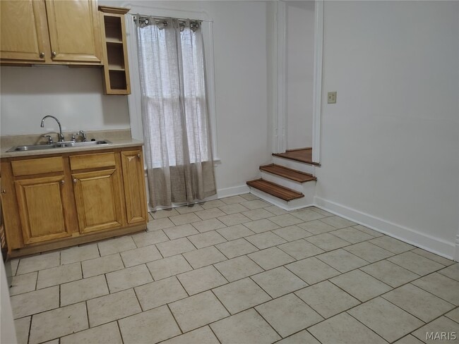 Building Photo - 3246 S Big Bend Blvd