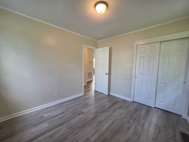 Building Photo - 2266 Onslow Dr