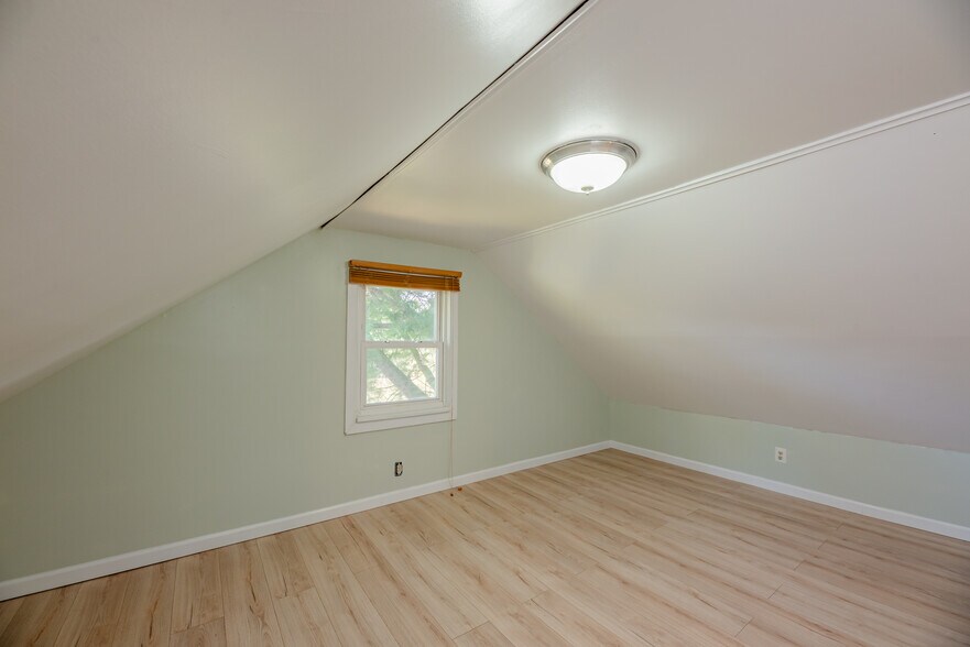 Building Photo - 202 River Meadow Dr