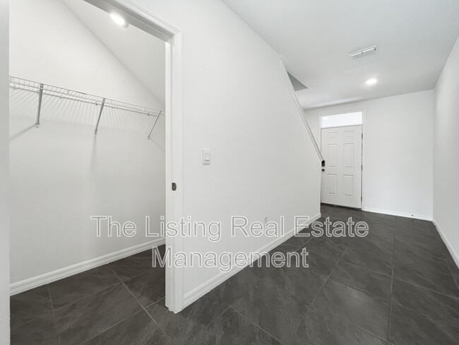 Building Photo - 33314 Darley Dl Trl