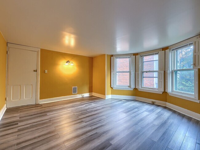 Building Photo - 127 Herr St