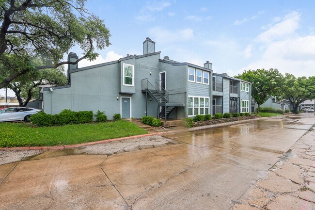 Building Photo - Trinity Meadows 1216