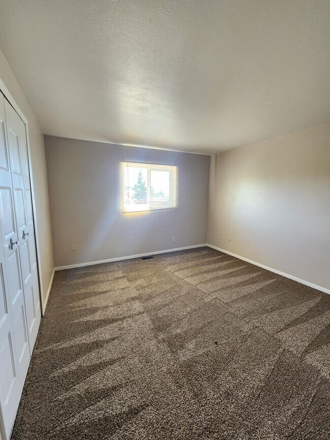 Building Photo - Available NOW!!