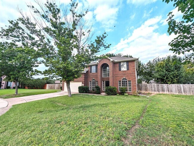 Primary Photo - 303 N Carriage Hills Dr