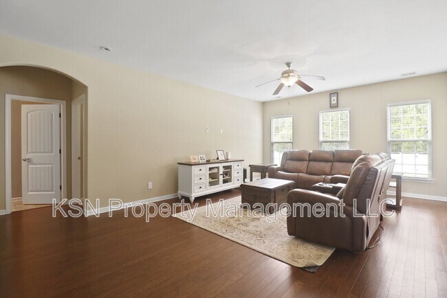 Building Photo - 144 Tahoe Dr
