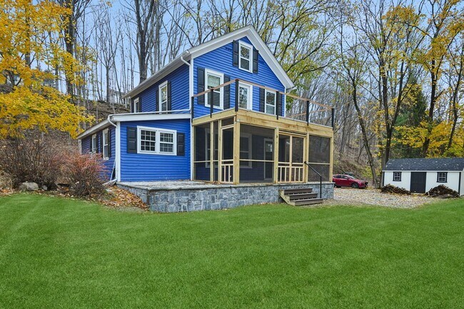 Building Photo - 916 East End Rd