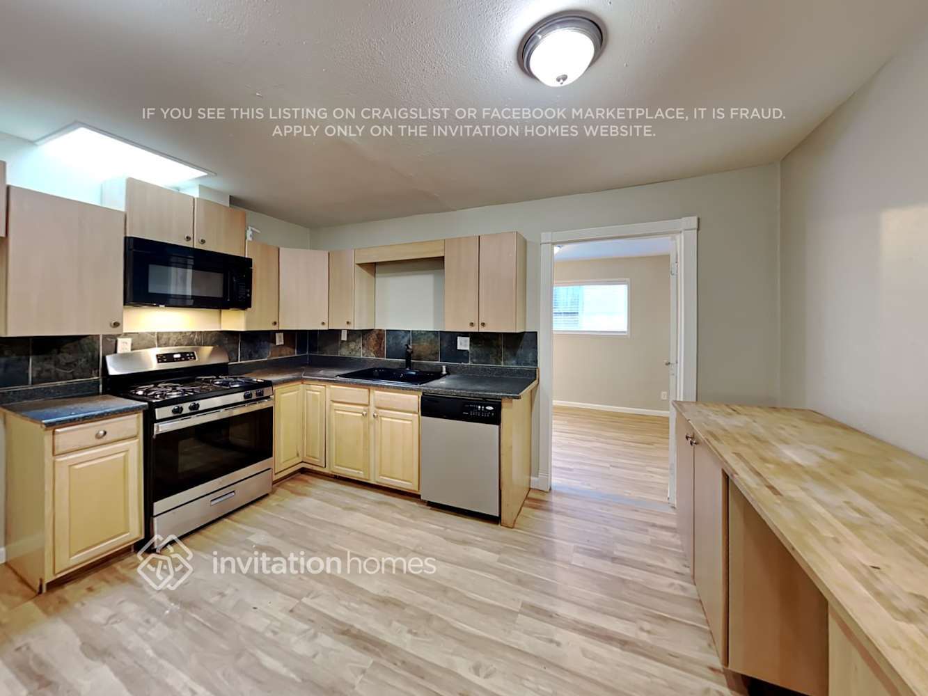 Building Photo - 8140 Villa Oak Dr