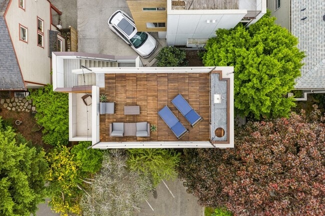 Building Photo - 3bd/3ba Seattle Townhome