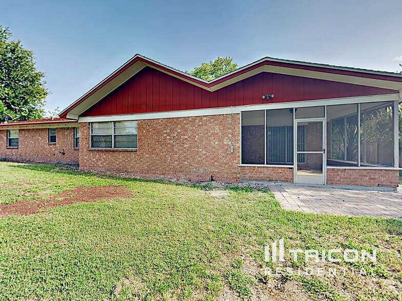 Building Photo - 2036 Pompano Pkwy