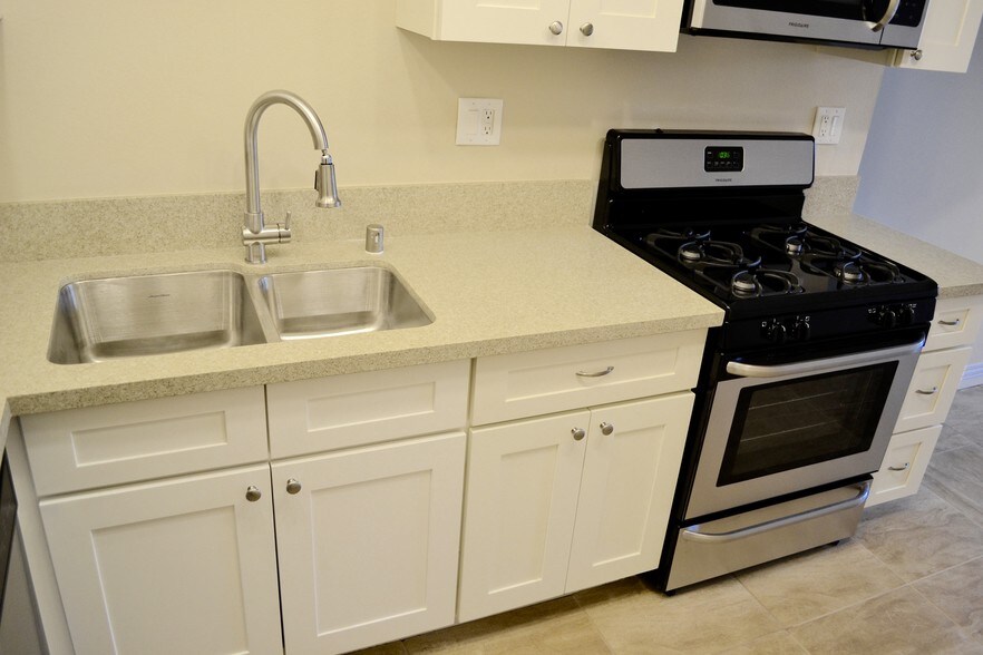 Building Photo - 15551 Boleyn Cir