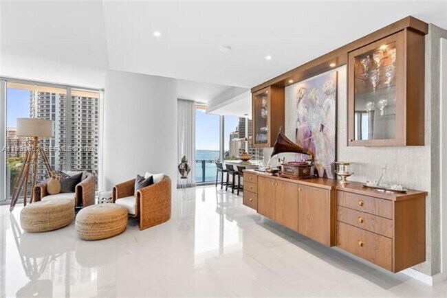 Building Photo - 300 Biscayne Blvd Way