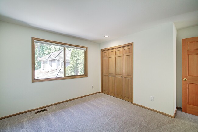 Building Photo - 4bd/2.5ba Sammamish House
