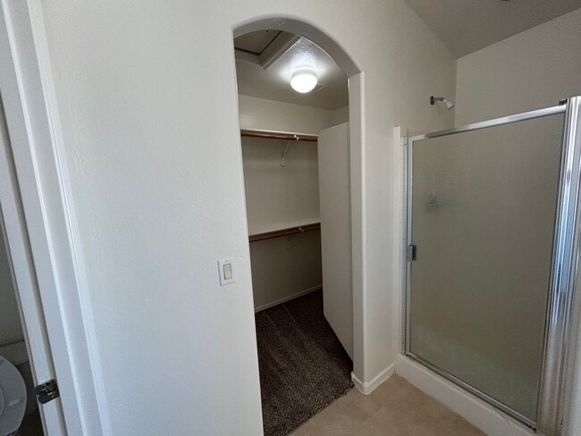 Building Photo - 2640 E Silversmith Trail