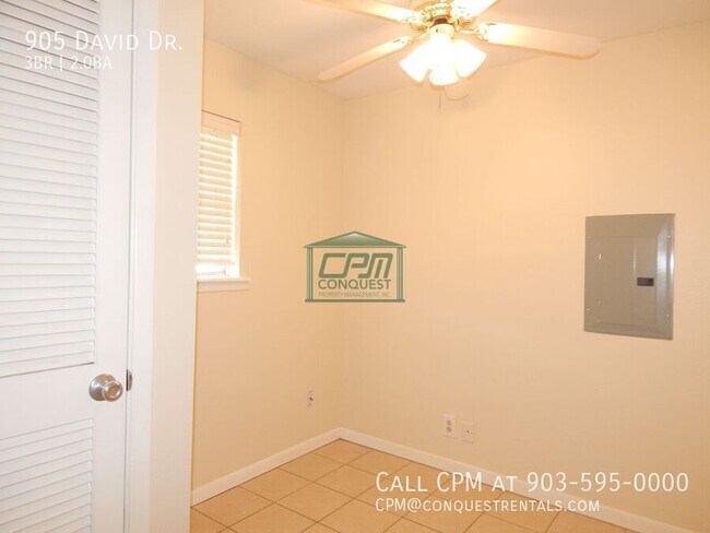 Building Photo - 905 David Dr