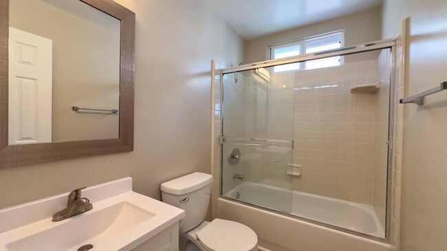 Building Photo - Spacious 1 Bdrm Guesthouse In the Heart Of Pacific Beach