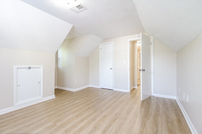 Building Photo - 34 Oak Glen Dr