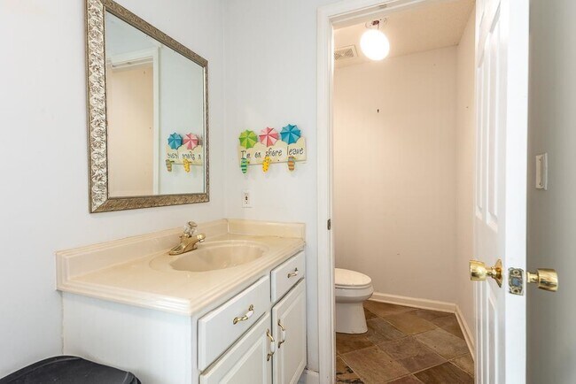 Building Photo - 1539 Brookside Dr