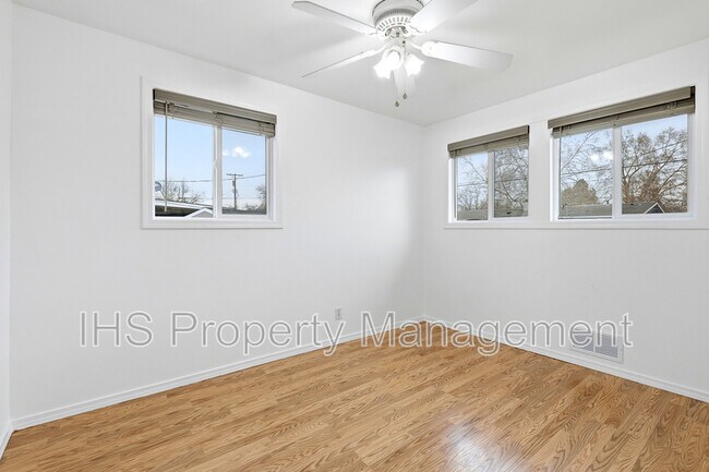 Building Photo - 1402 Potter Ave