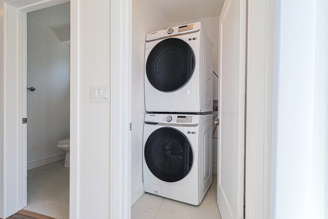 Building Photo - 5932 Lemp Ave