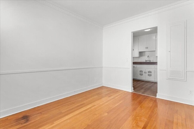 Building Photo - Remodeled 2-Bedroom Apartment Near UCLA wi...