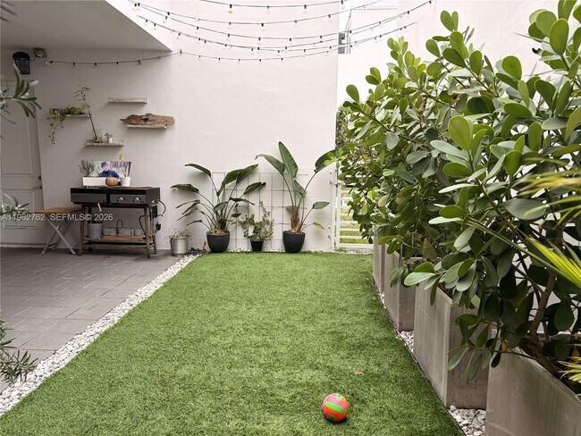 Building Photo - 10416 NW 66th St