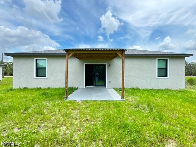Building Photo - 537 Greenbriar Blvd